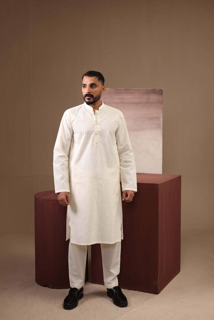OFF-WHITE EMBROIDERED KURTA SUIT
