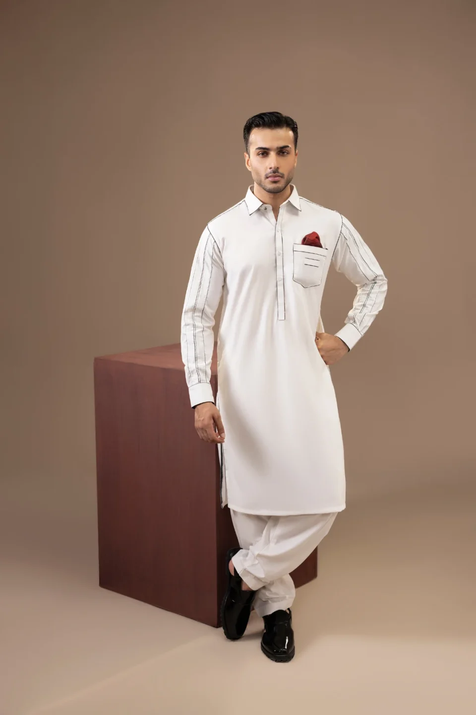 CLASSIC OFF-WHITE KAMEEZ SHALWAR