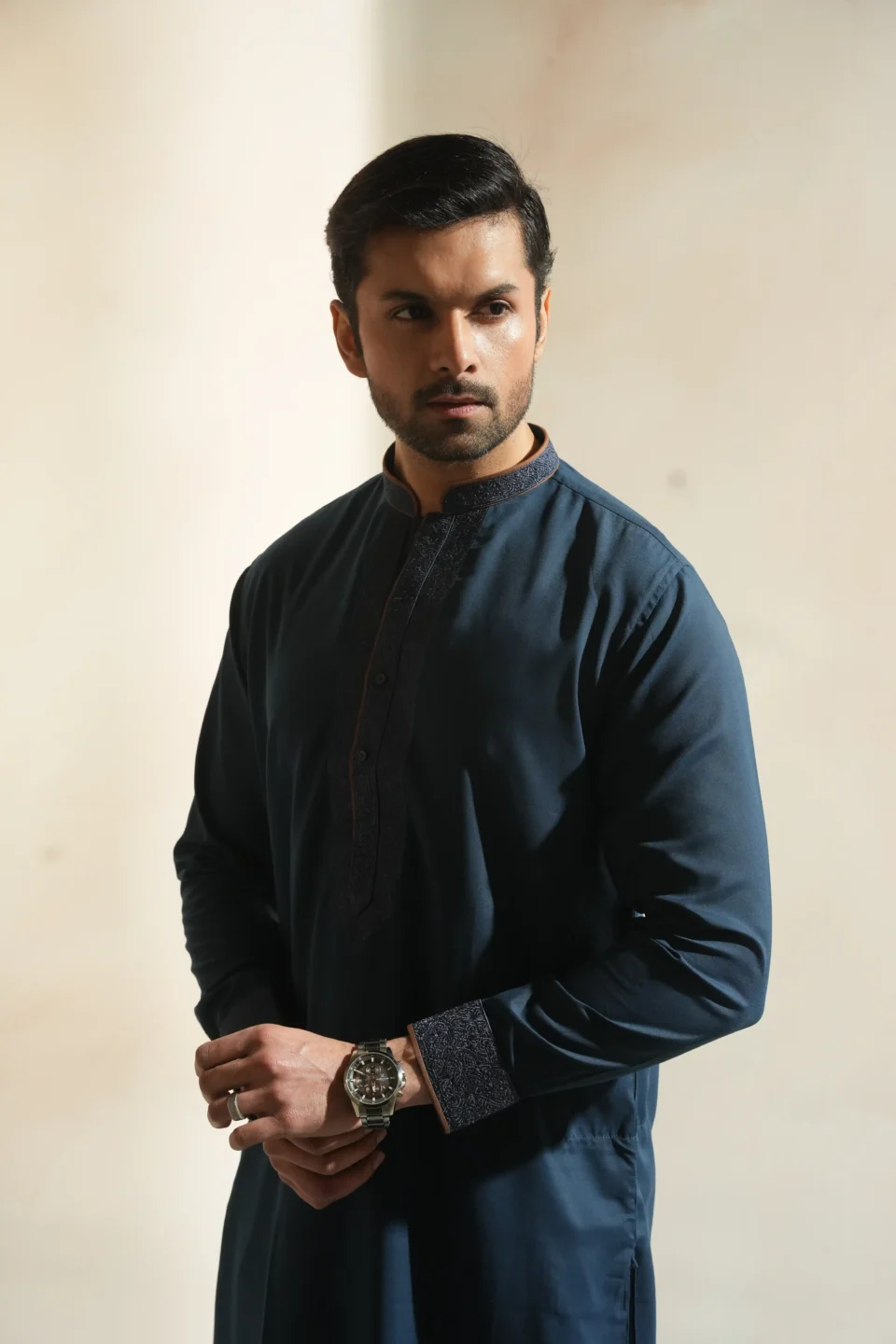 KURTA TROUSERS WITH EMBROIDED NECKLINE