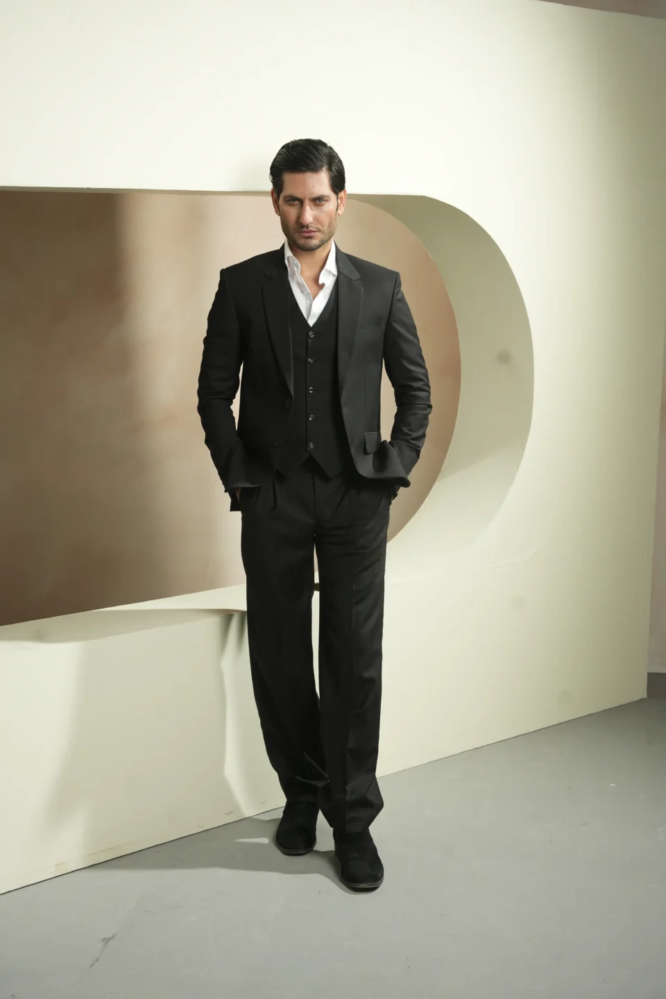 CLASSIC BLACK 3- PIECE SUIT